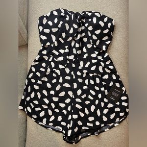 Lulu’s front tie strapless black and white polka dot romper/jumpsuit NWT